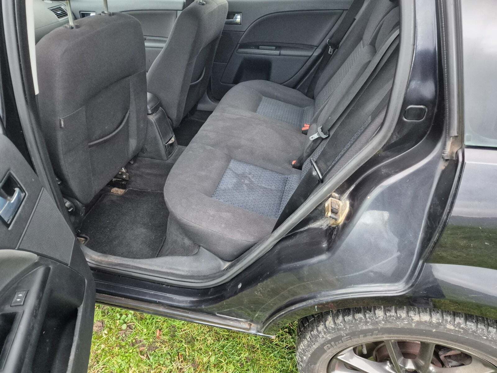 Sort Ford Mondeo fra 2005