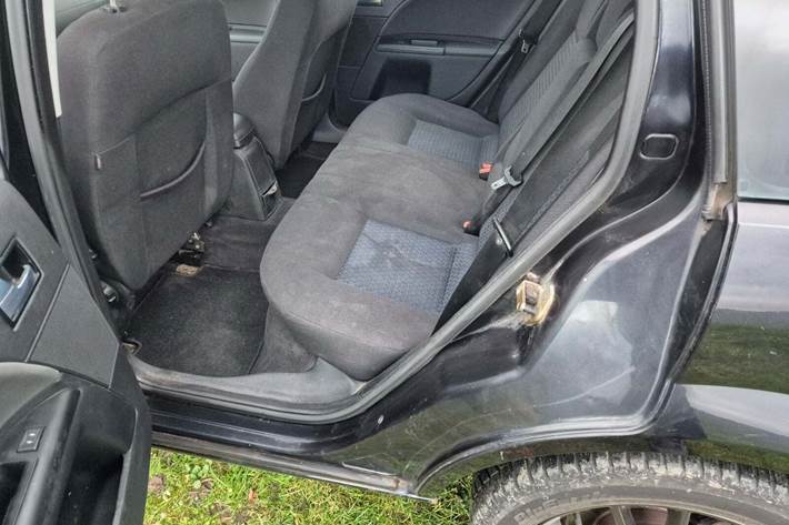 Sort Ford Mondeo fra 2005