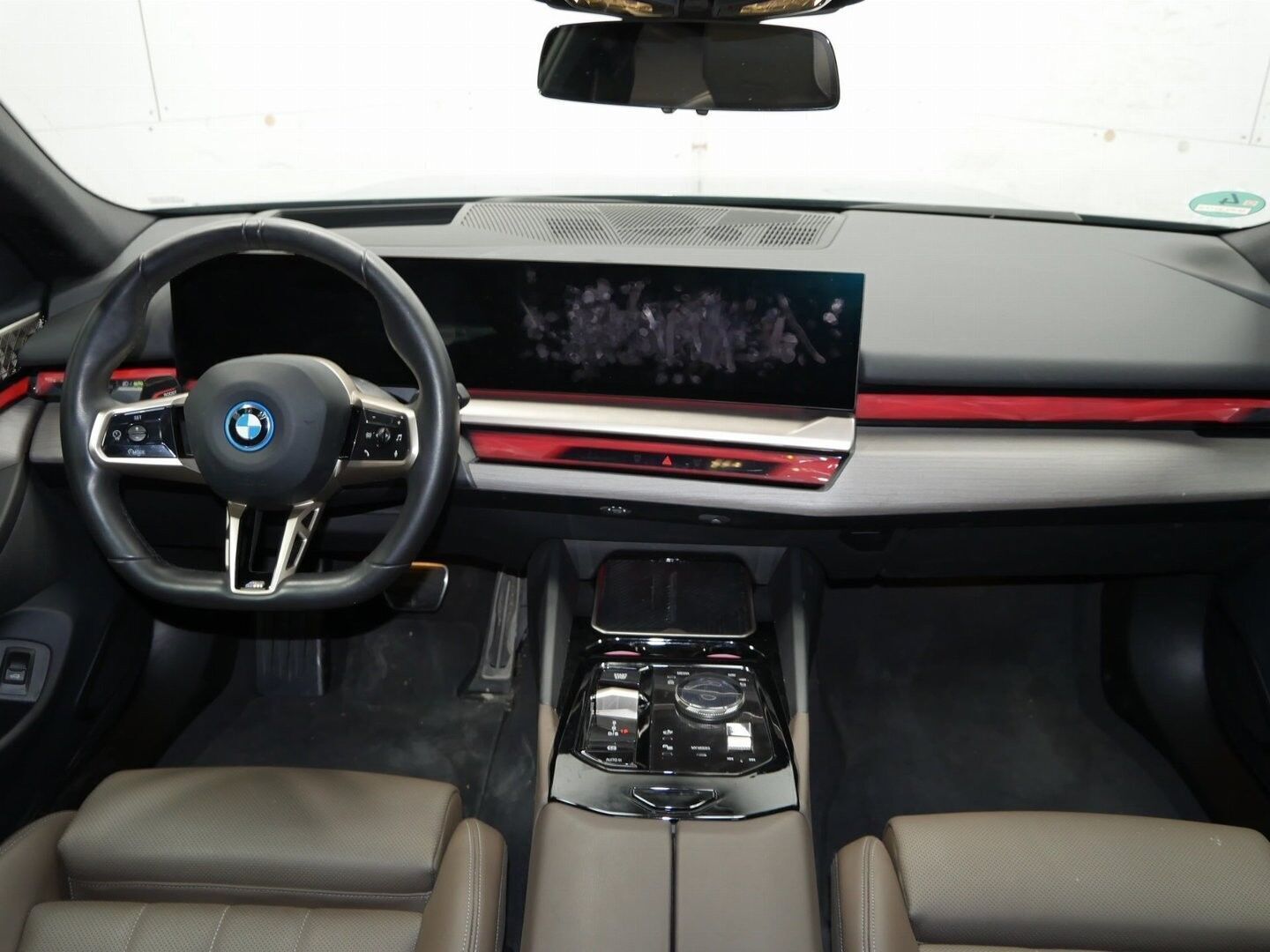 Grøn BMW i5 fra 2024