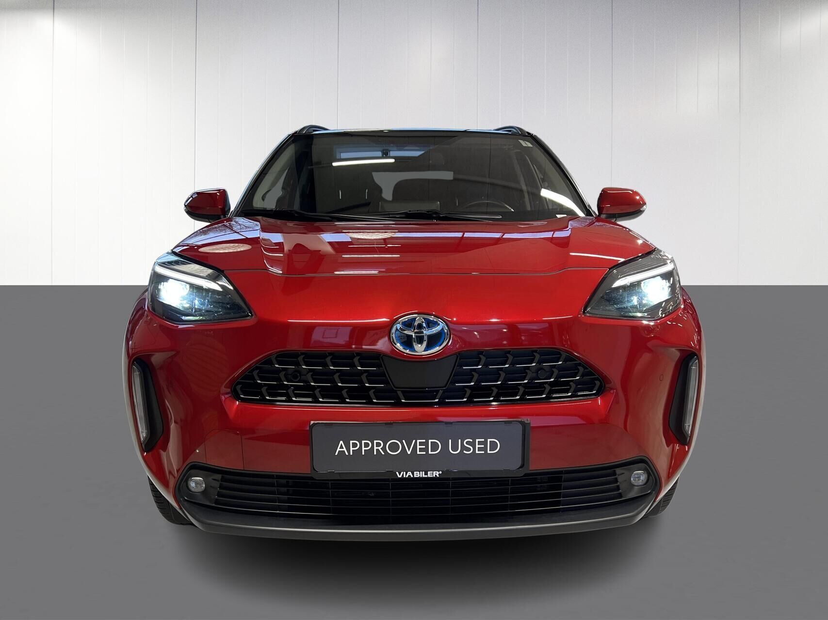 Rød Toyota Yaris Cross fra 2023