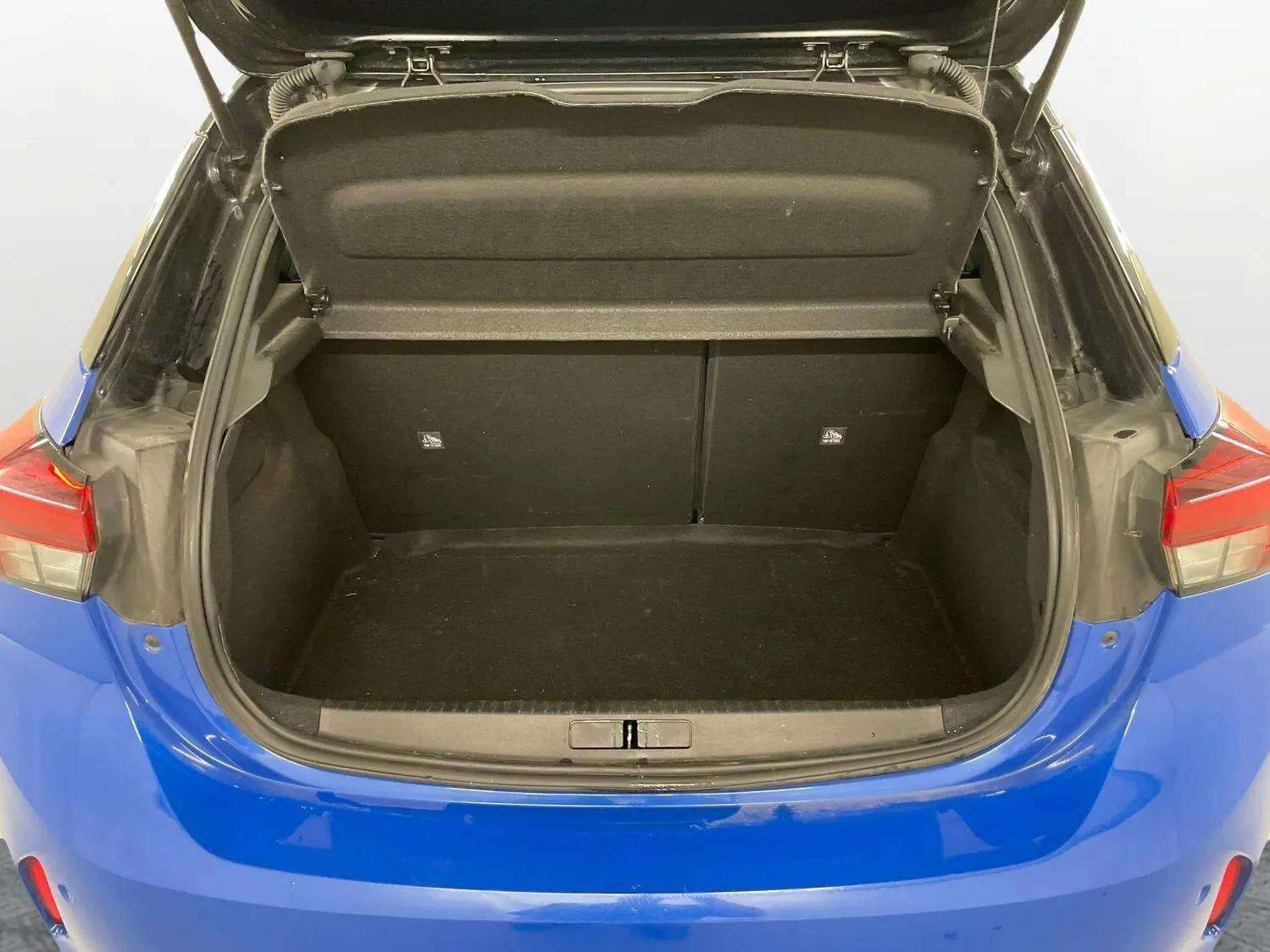 Blå Opel Corsa fra 2022