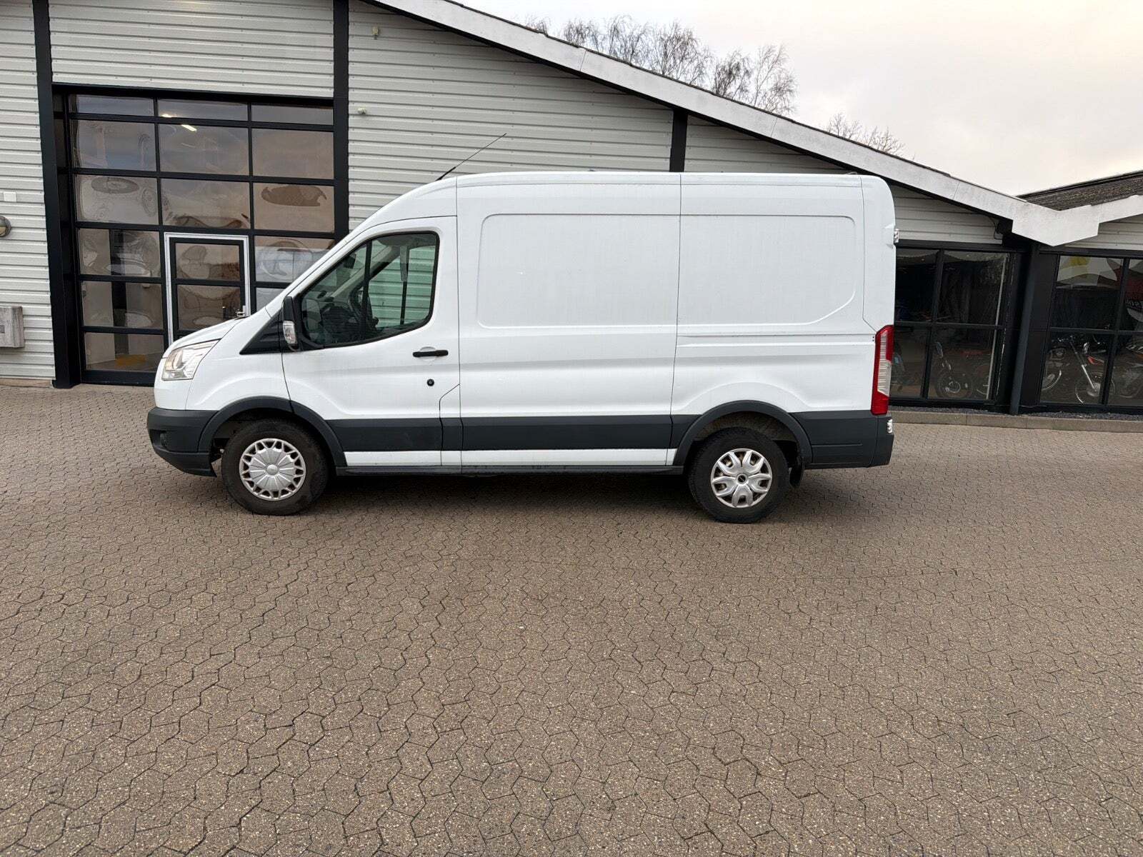 Ford Transit 350M Van 2,2 TDCi 125 Ambiente FWD