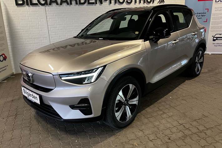 Orange Volvo XC40 fra 2023 set udefra