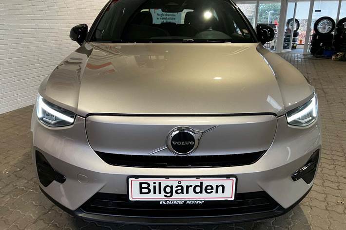 Orange Volvo XC40 fra 2023