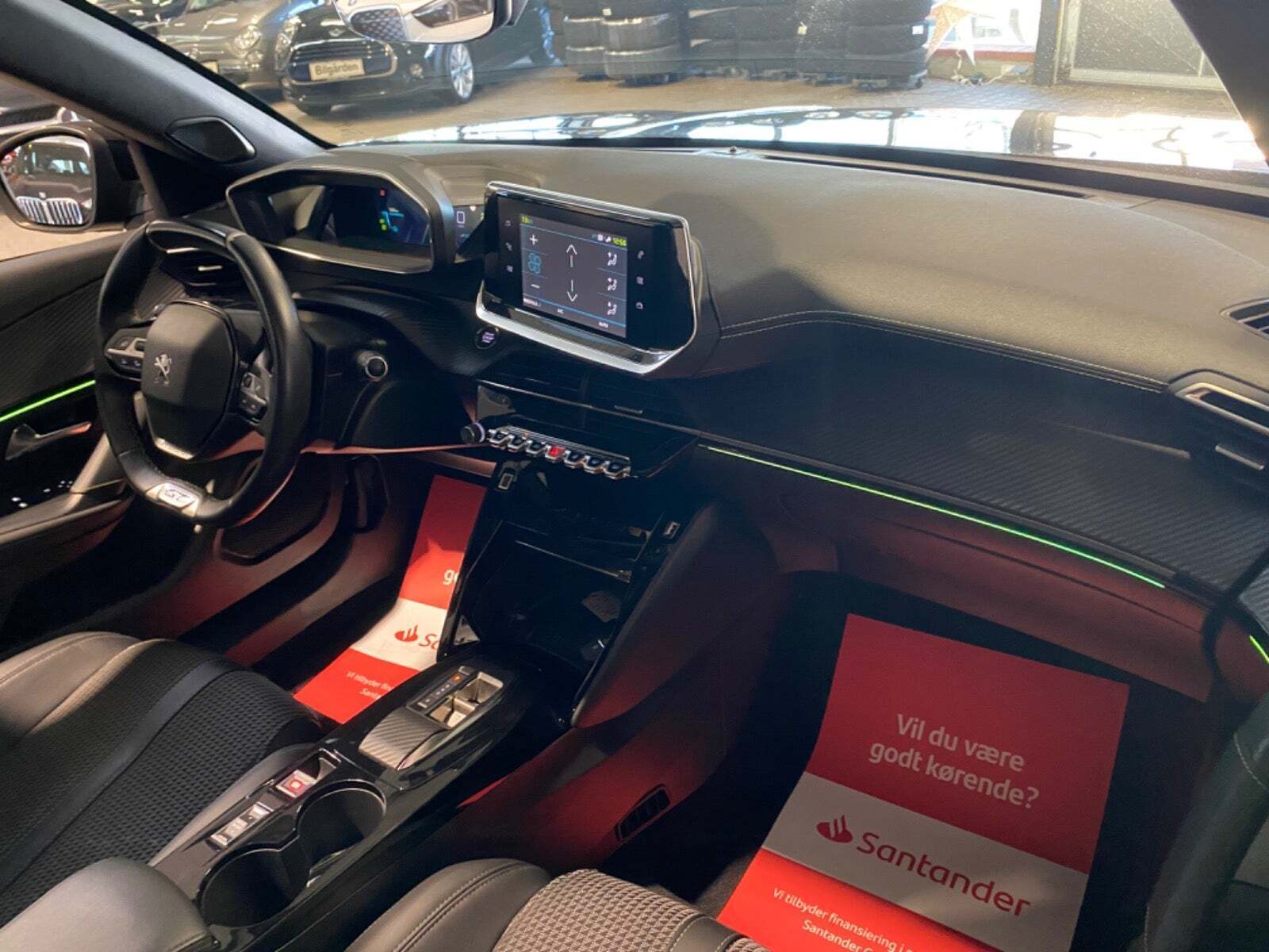 Sort Peugeot e-2008 fra 2023