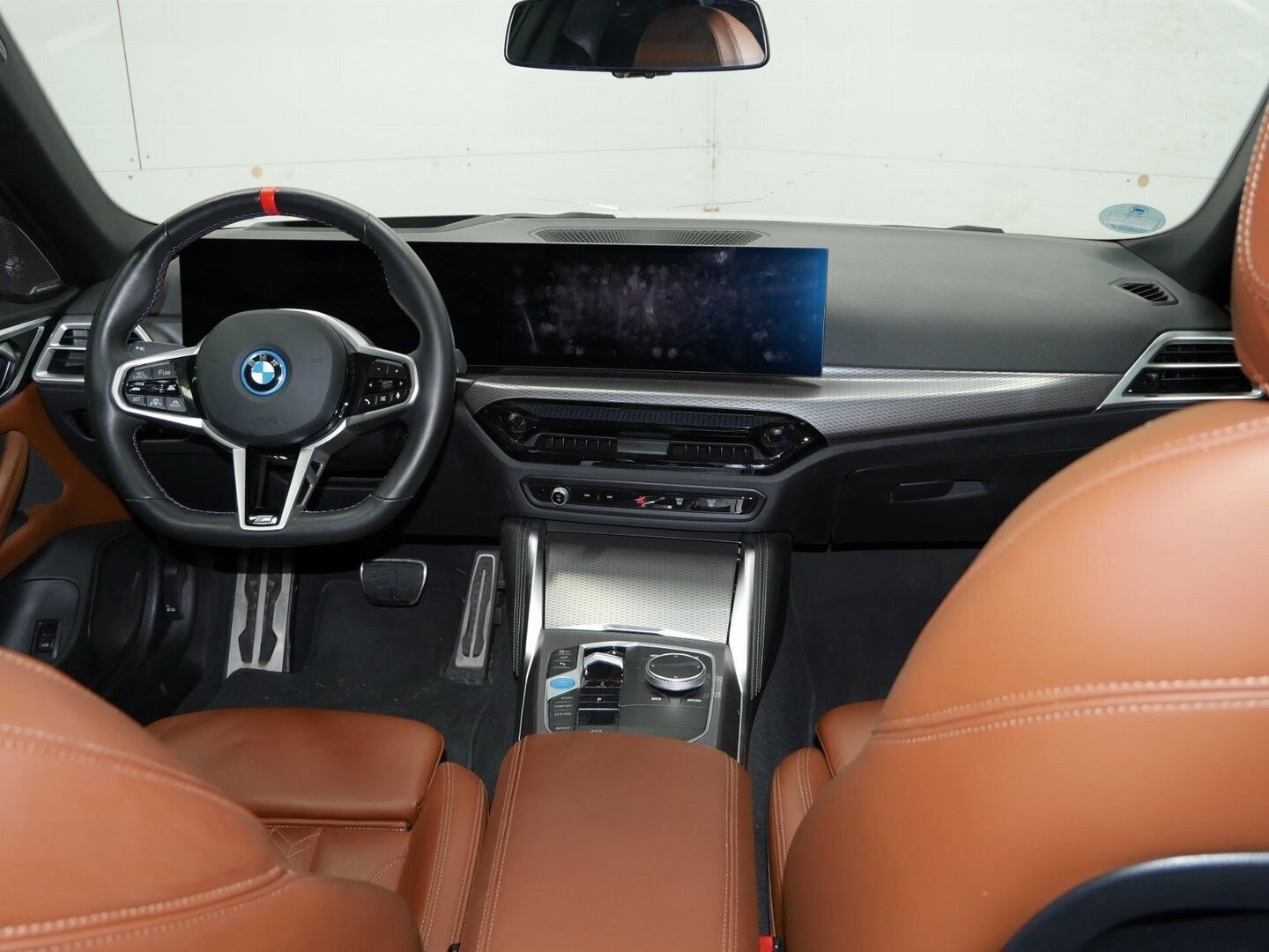 Hvid BMW i4 fra 2024