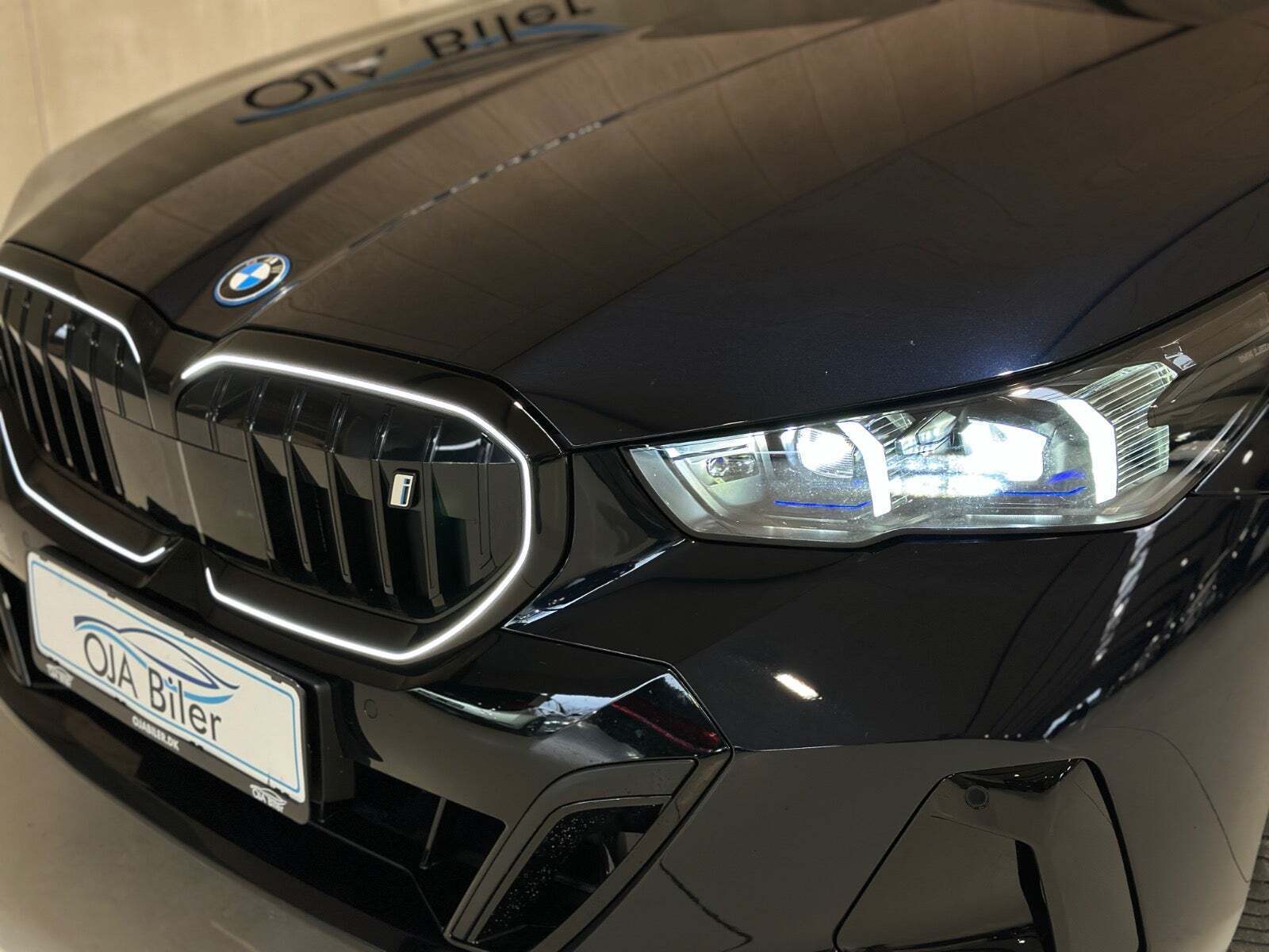 Sort BMW i5 fra 2024