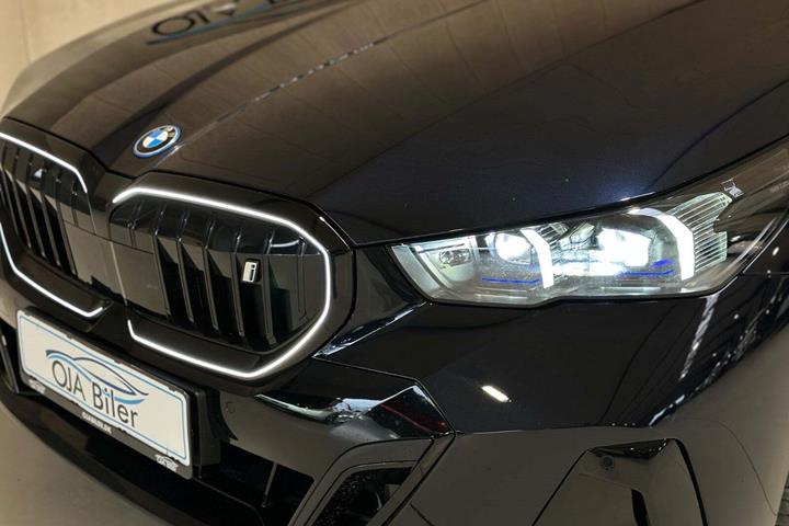 Sort BMW i5 fra 2024
