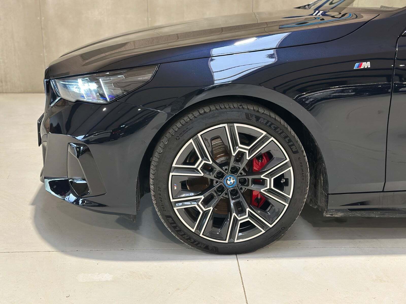 Sort BMW i5 fra 2024