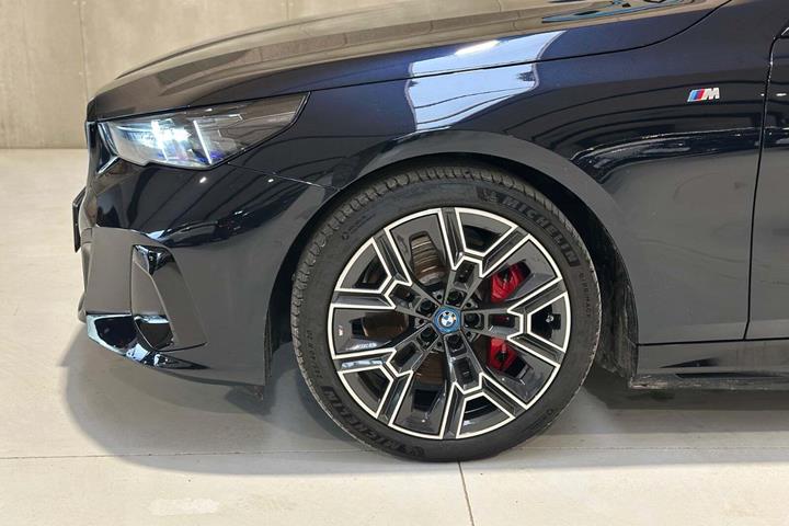 Sort BMW i5 fra 2024