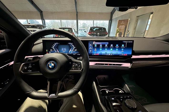 Sort BMW i5 fra 2024