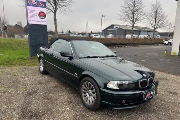 undefined BMW 320Ci fra 2001 set udefra