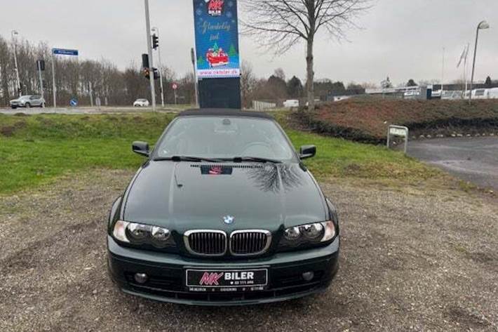 undefined BMW 320Ci fra 2001 set udefra