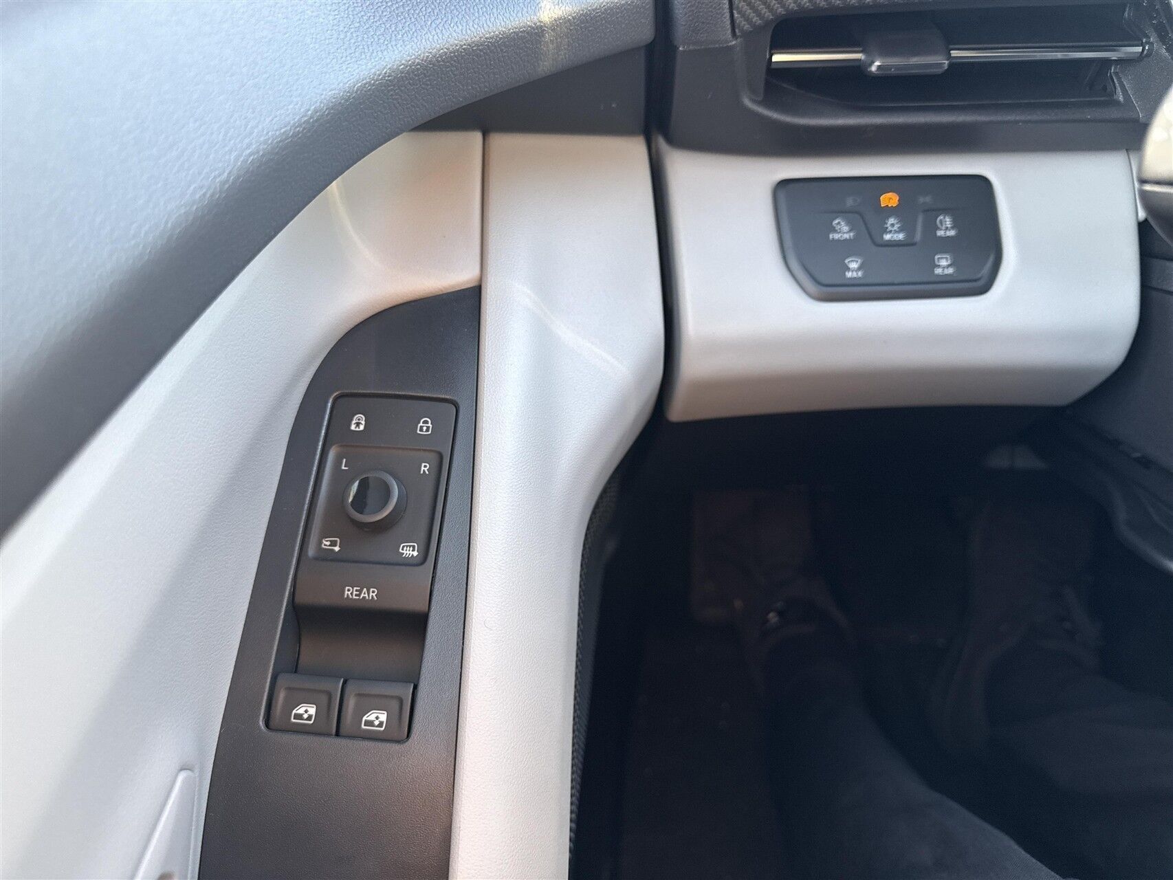 Sort Ford Explorer fra 2025