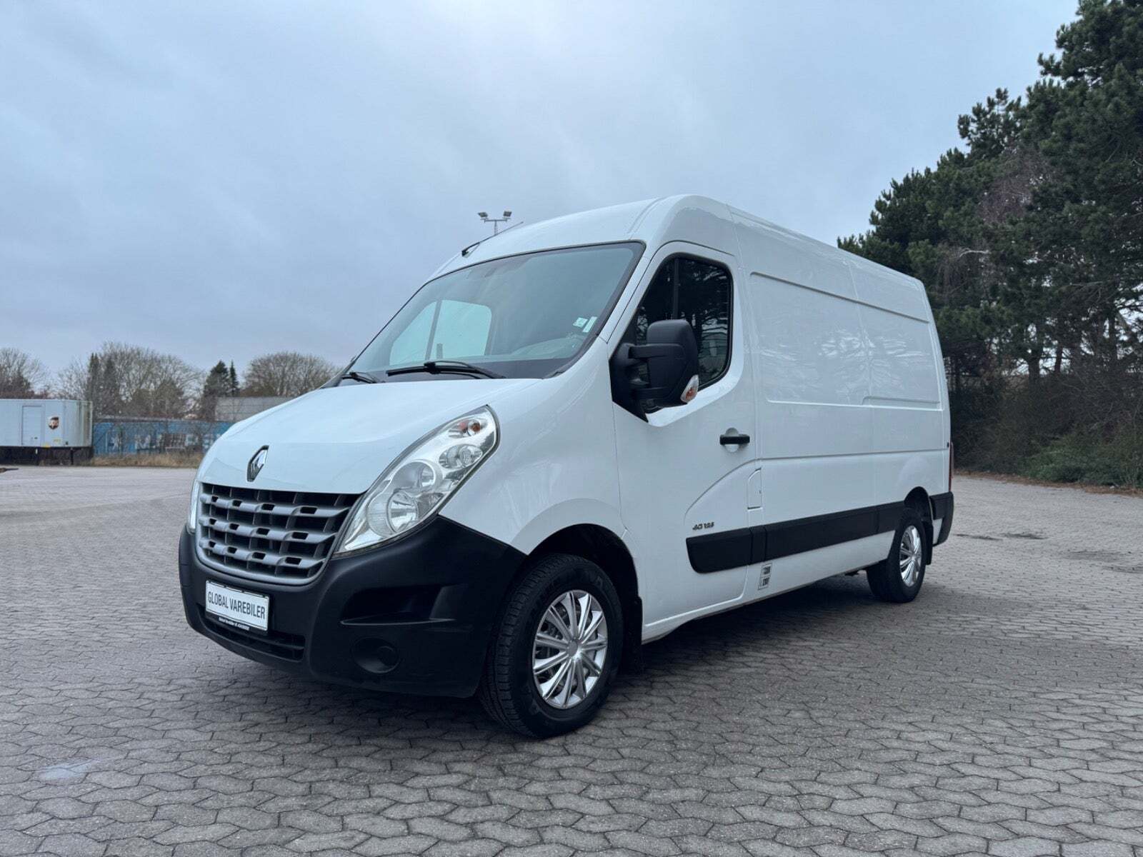 Renault Master III T33 2,3 dCi 125 L2H2 Kassevogn