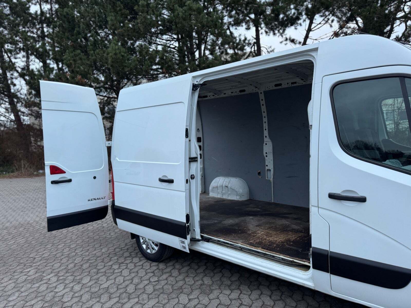 Renault Master III T33 2,3 dCi 125 L2H2 Kassevogn