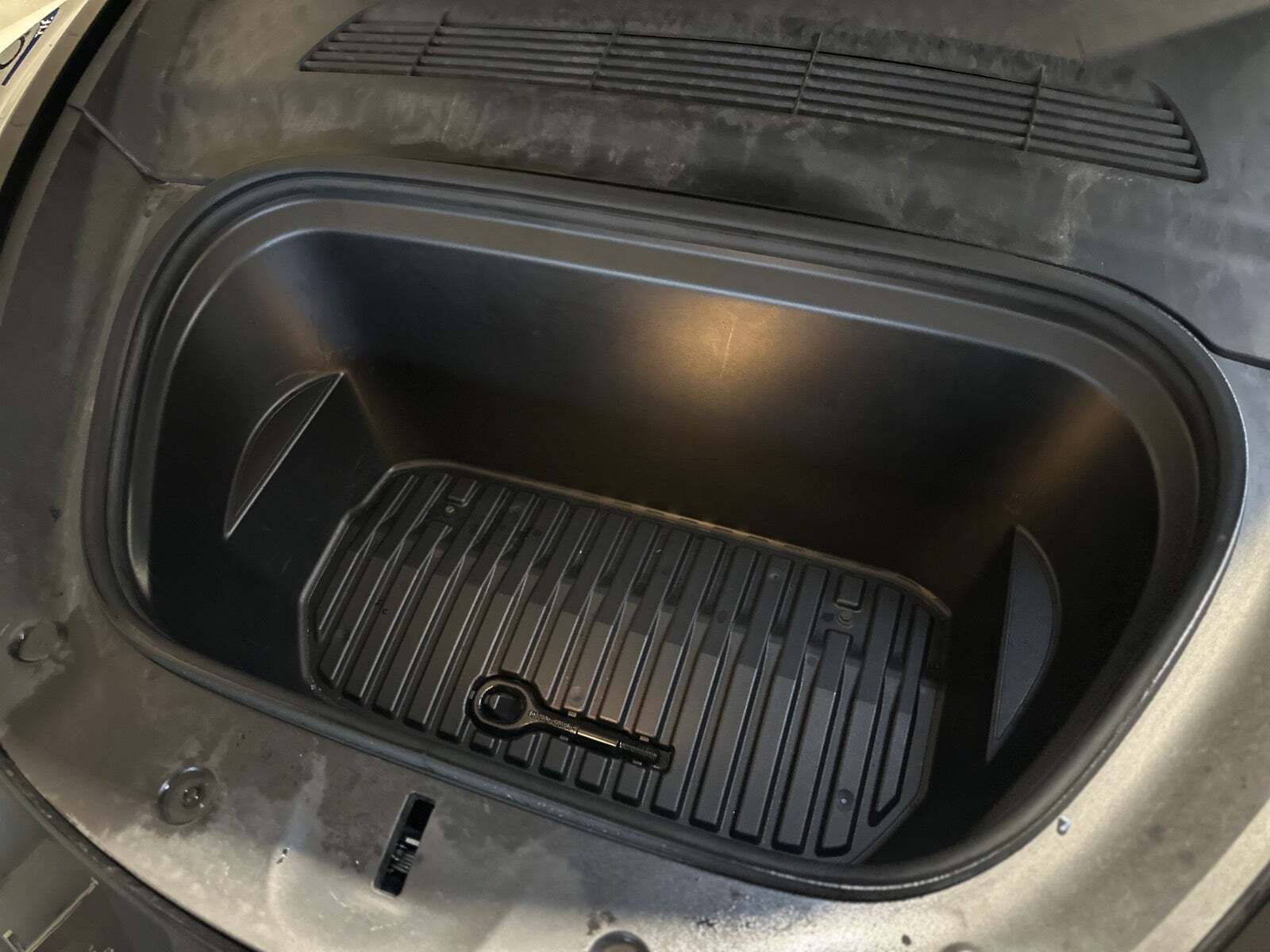 Sort Tesla Model Y fra 2022