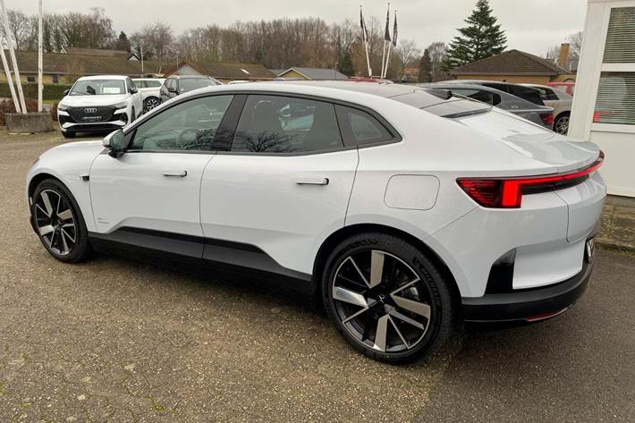 Hvid Polestar 4 fra 2025