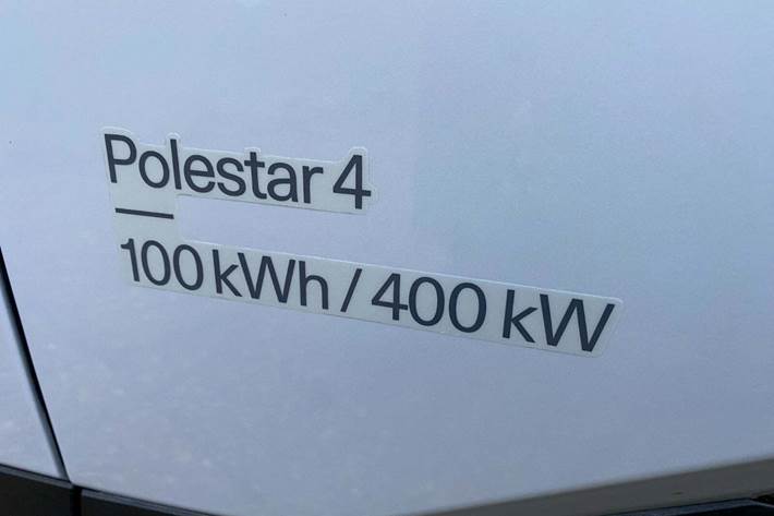 Hvid Polestar 4 fra 2025