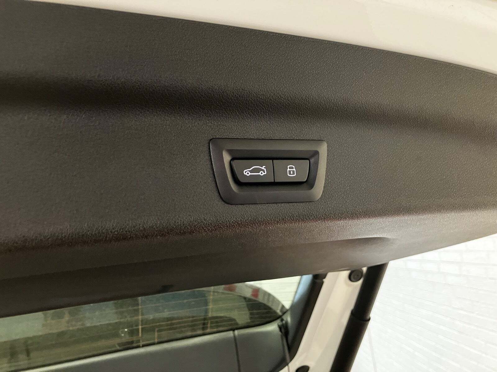 Hvid BMW iX1 fra 2024