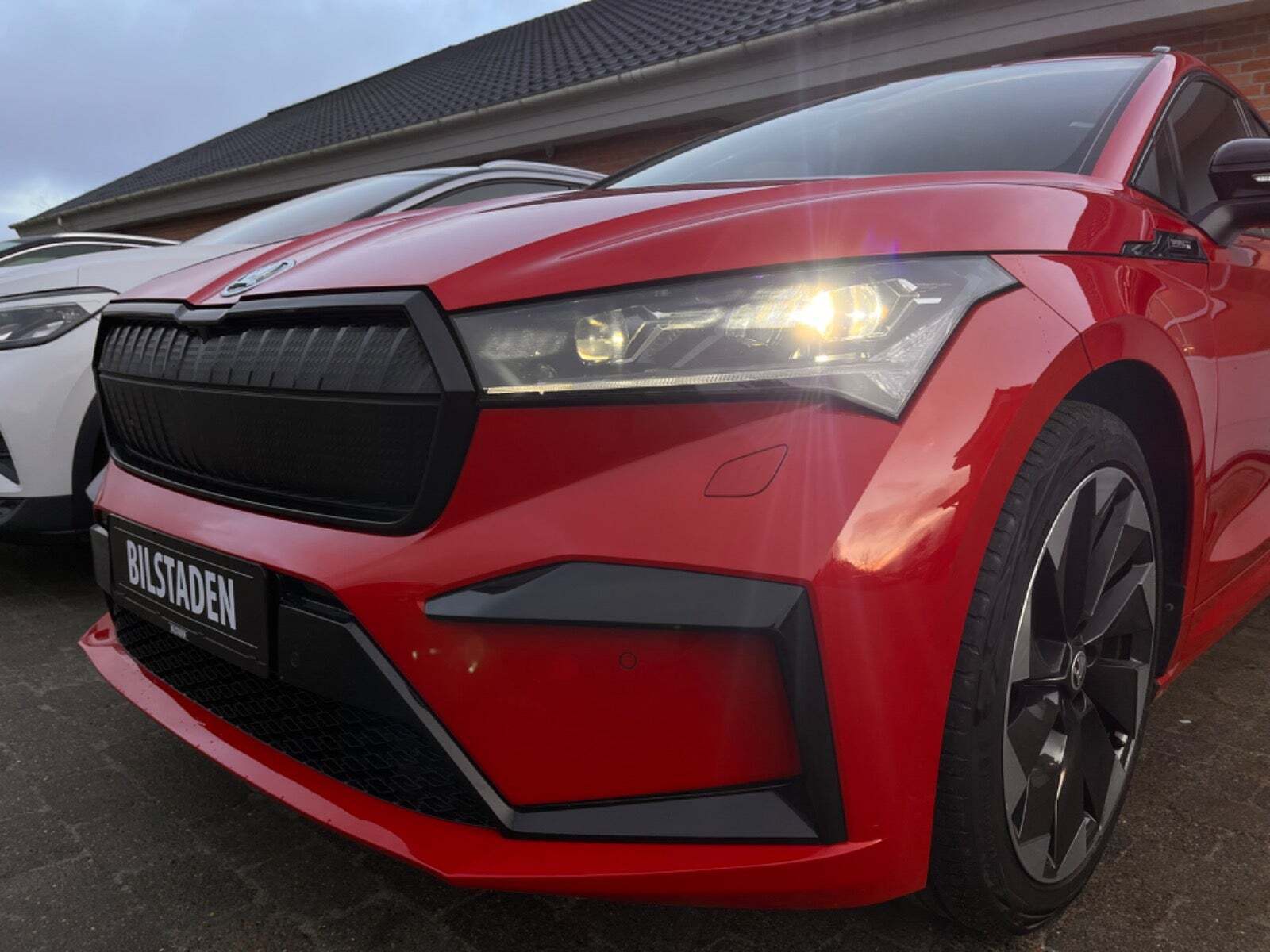 Rød Skoda Enyaq fra 2022