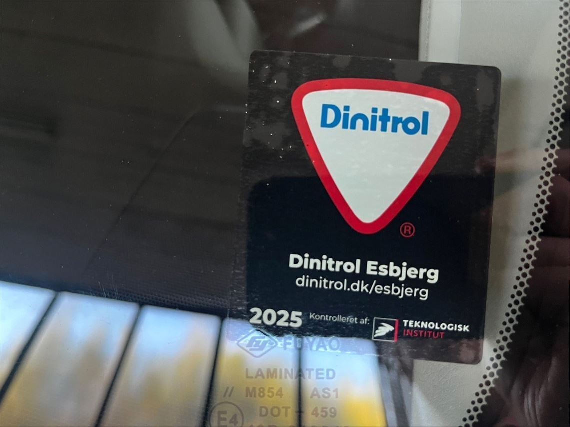 Hvid Toyota Land Cruiser fra 2016