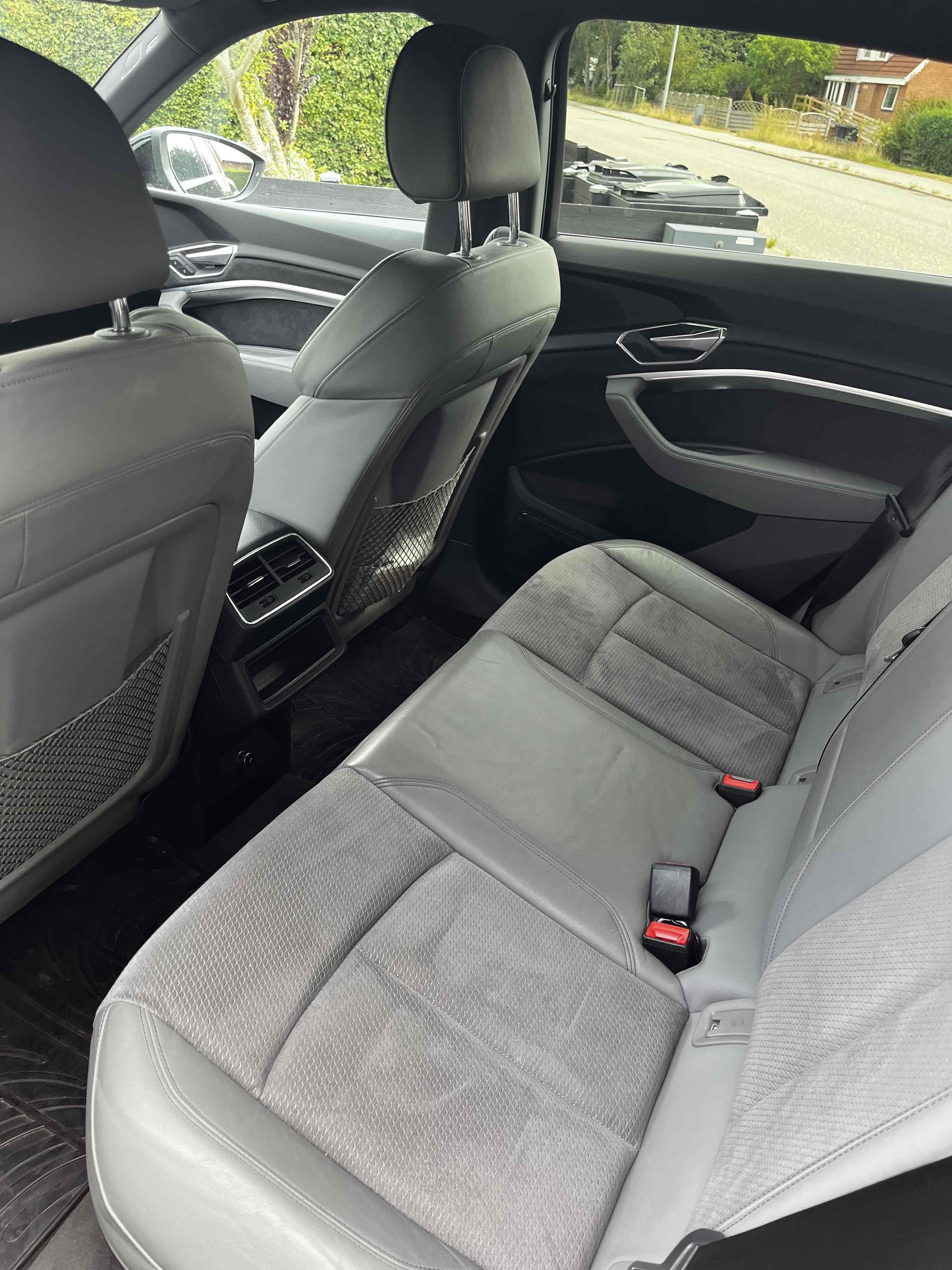 Sort Audi e-tron fra 2021