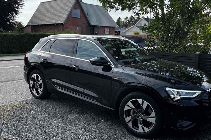 Sort Audi e-tron fra 2021