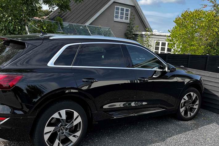 Sort Audi e-tron fra 2021