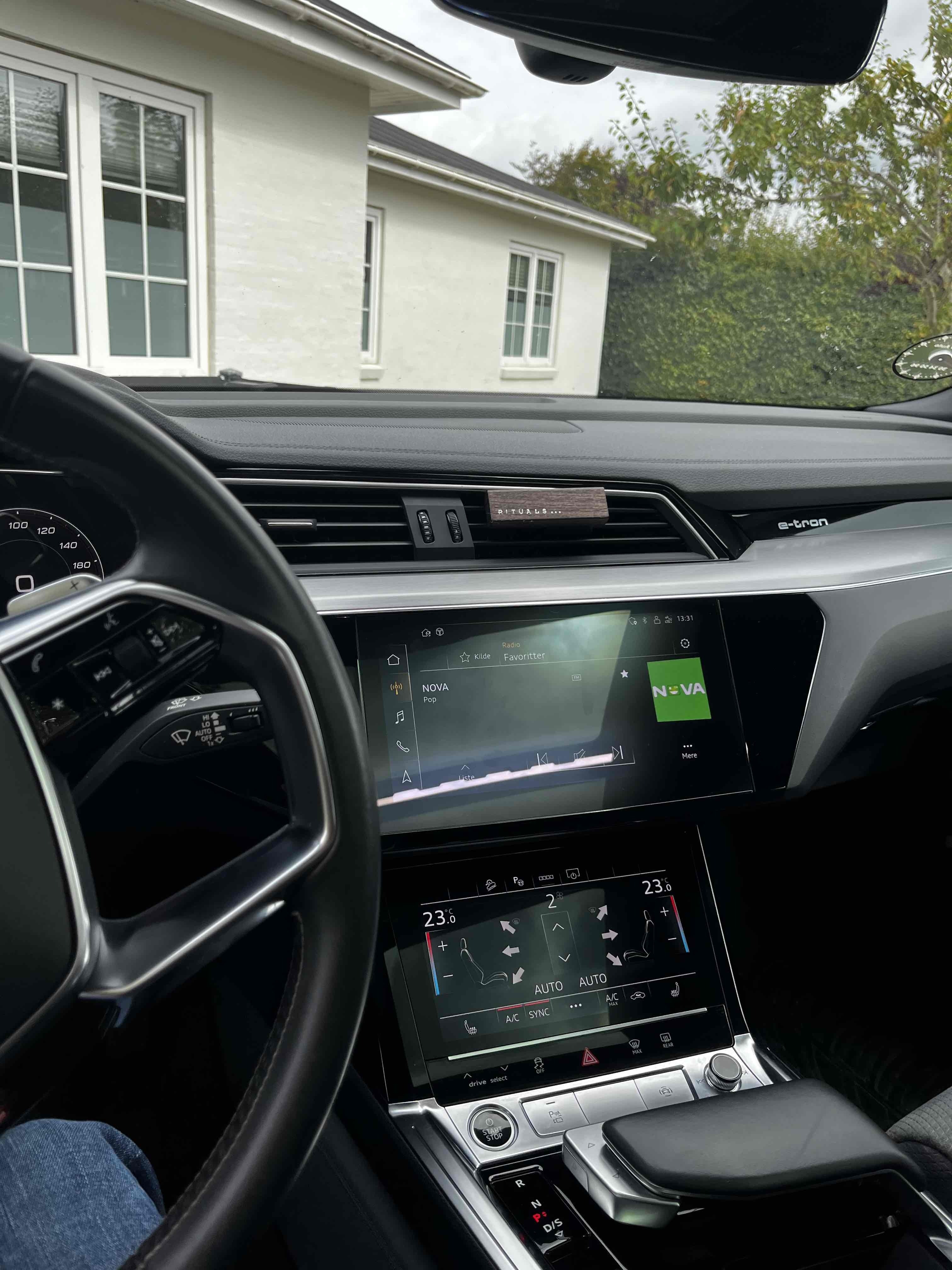 Sort Audi e-tron fra 2021