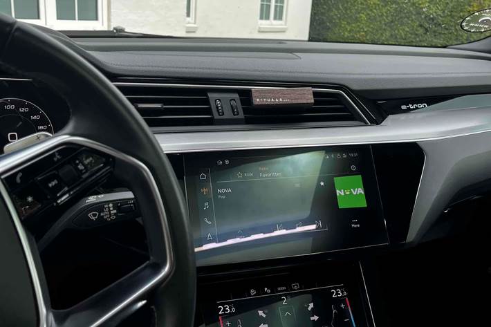 Sort Audi e-tron fra 2021