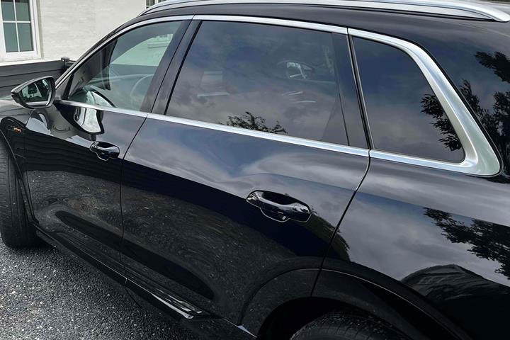Sort Audi e-tron fra 2021