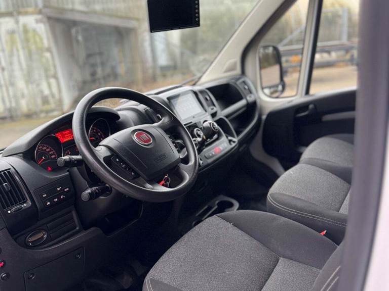 Fiat Ducato 35 2,3 MJT 160 Box m/lift