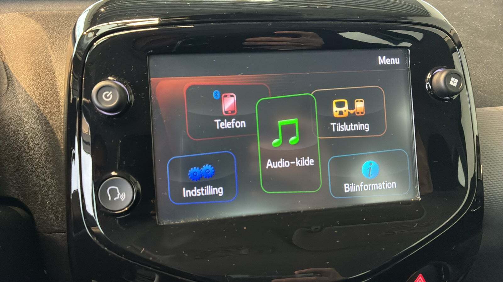 Grå Peugeot 108 fra 2018