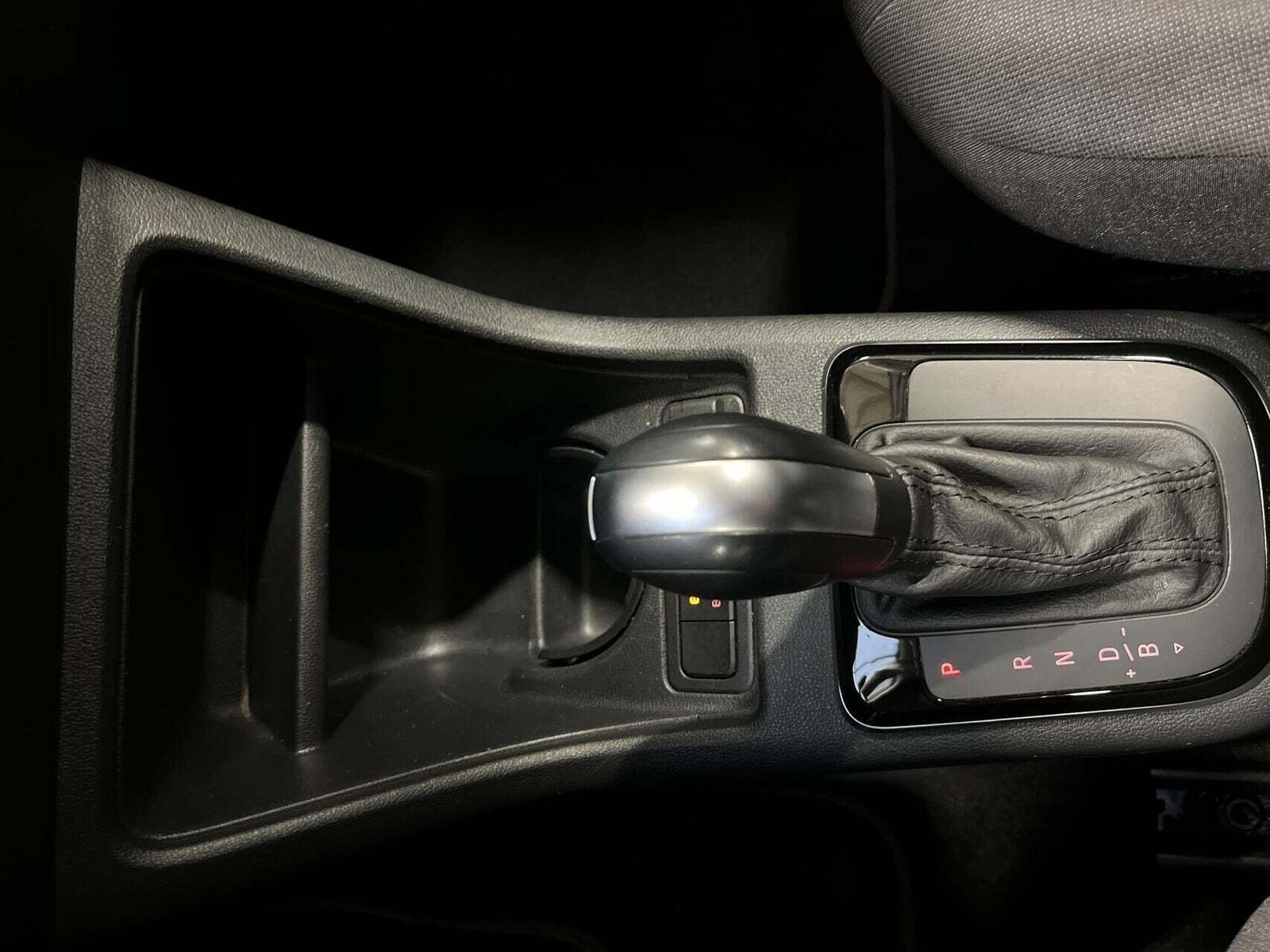 Beige VW E-UP! fra 2021