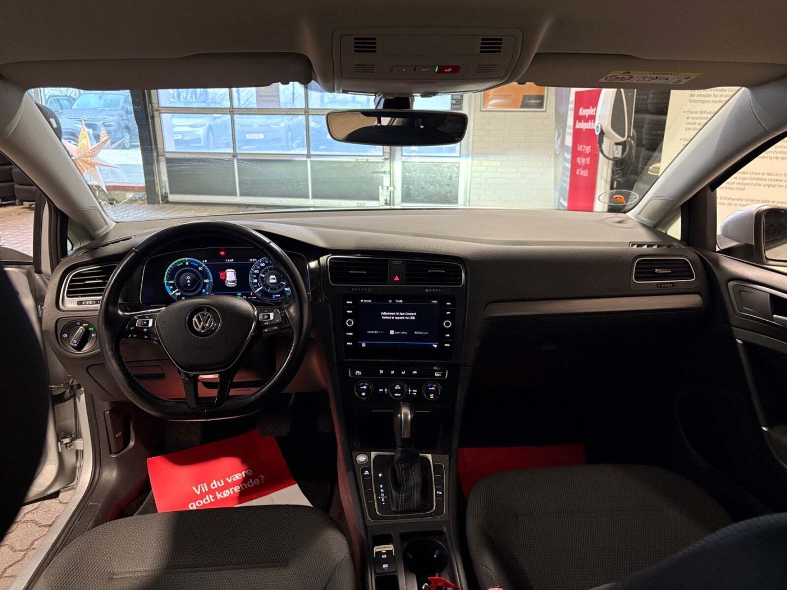 Sølv VW e-Golf VII fra 2020