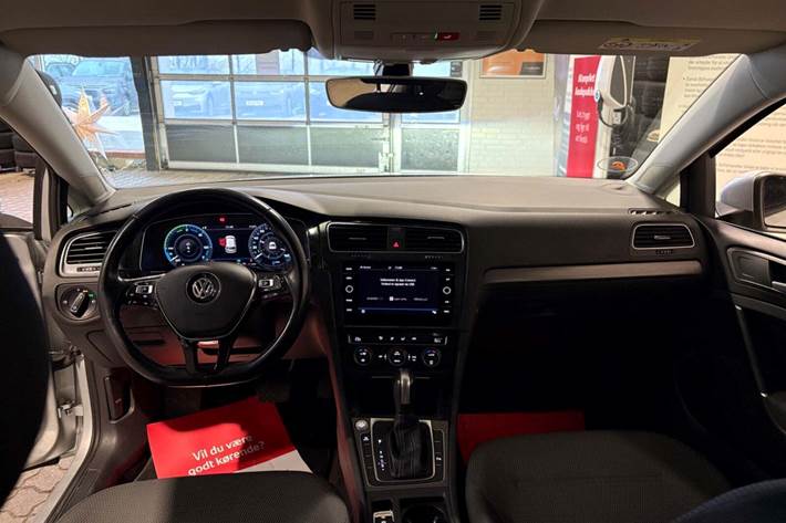 Sølv VW e-Golf VII fra 2020