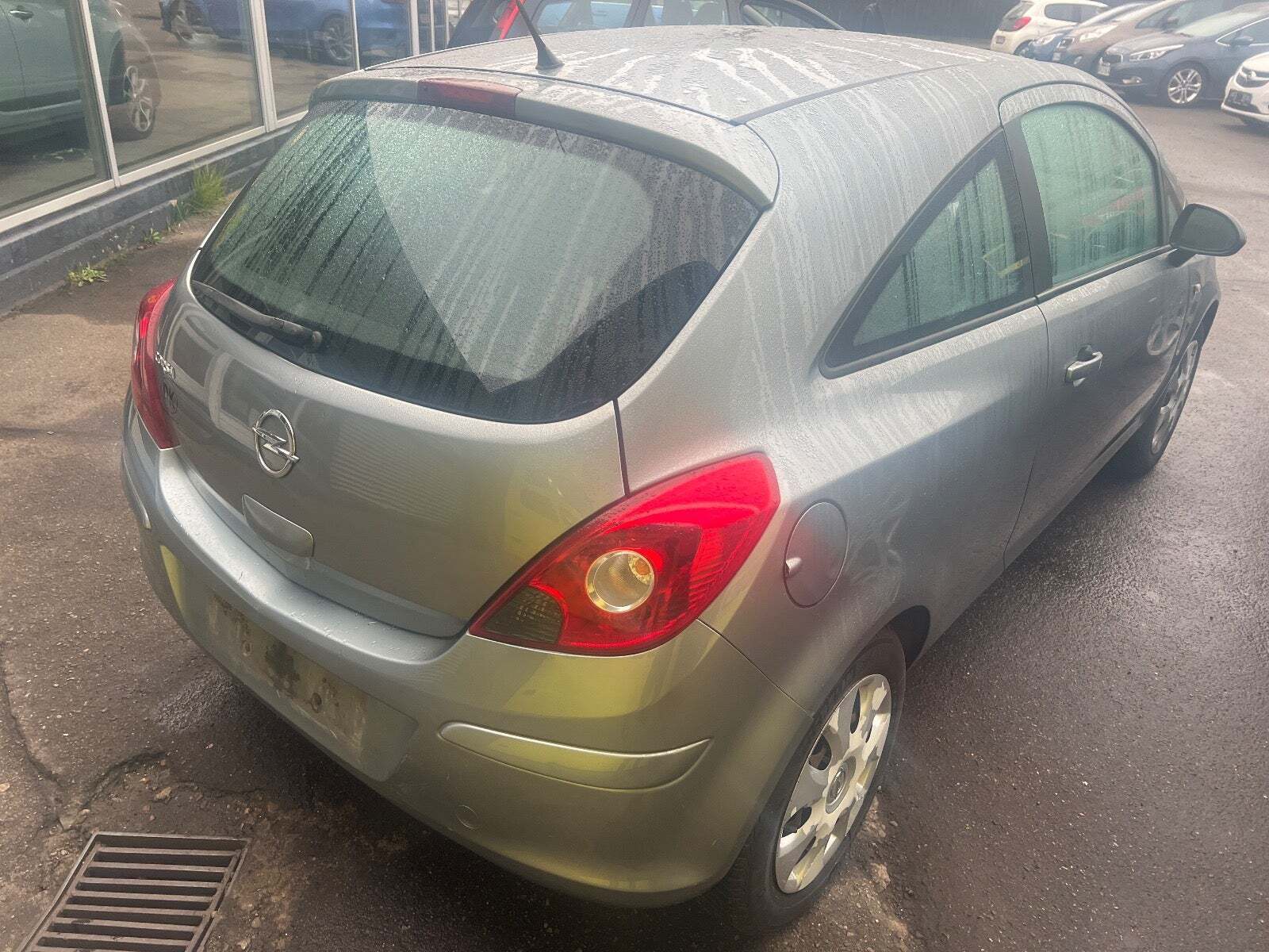 Blå Opel Corsa fra 2011