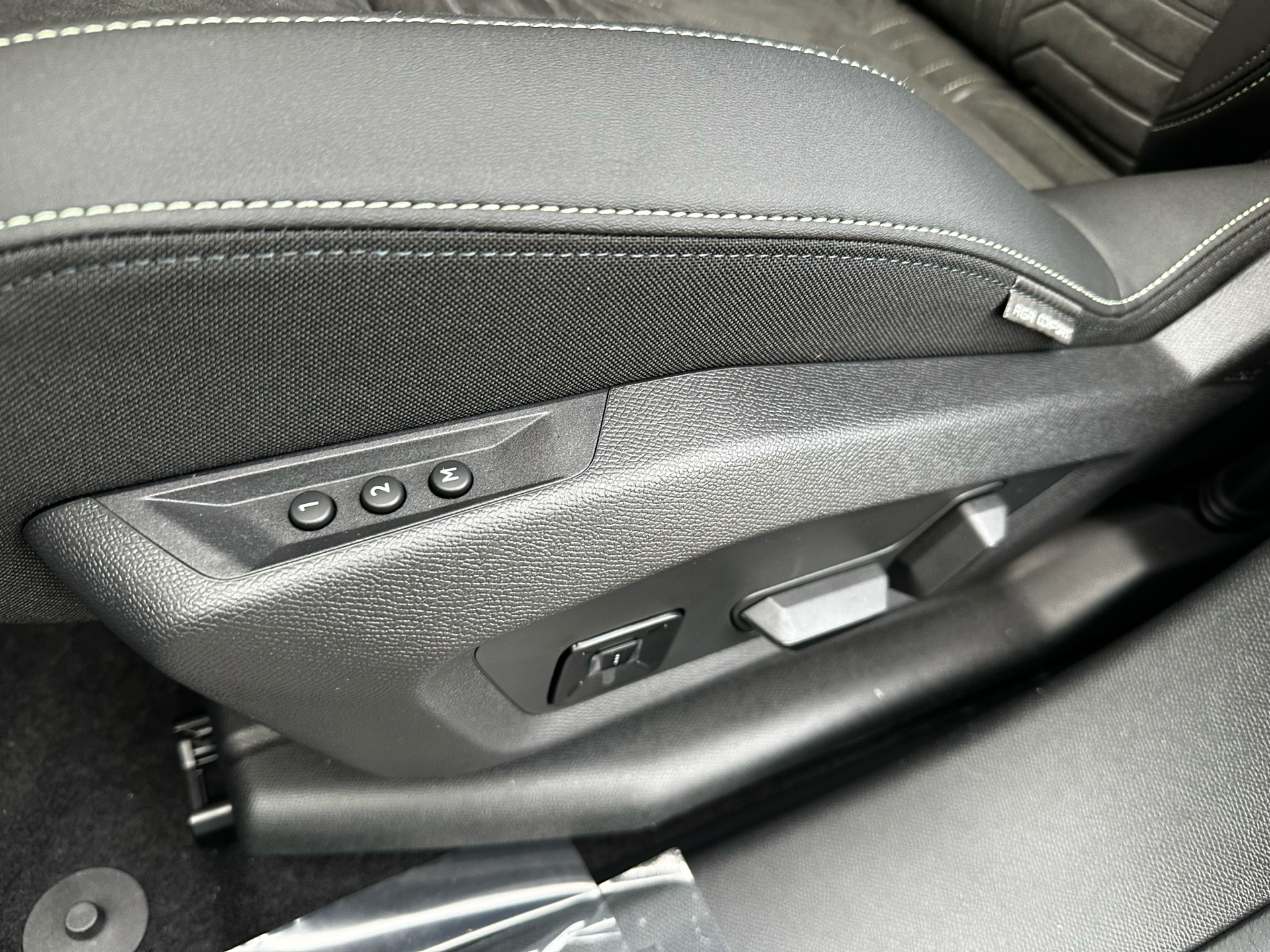 Peugeot e-3008 EL GT Pack 210HK 5d Aut.