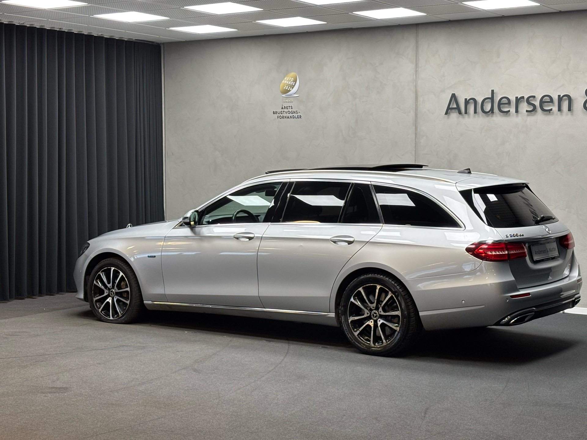Sølv Mercedes E300 de fra 2019