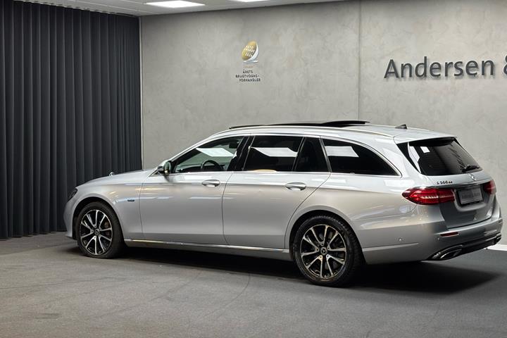 Sølv Mercedes E300 de fra 2019