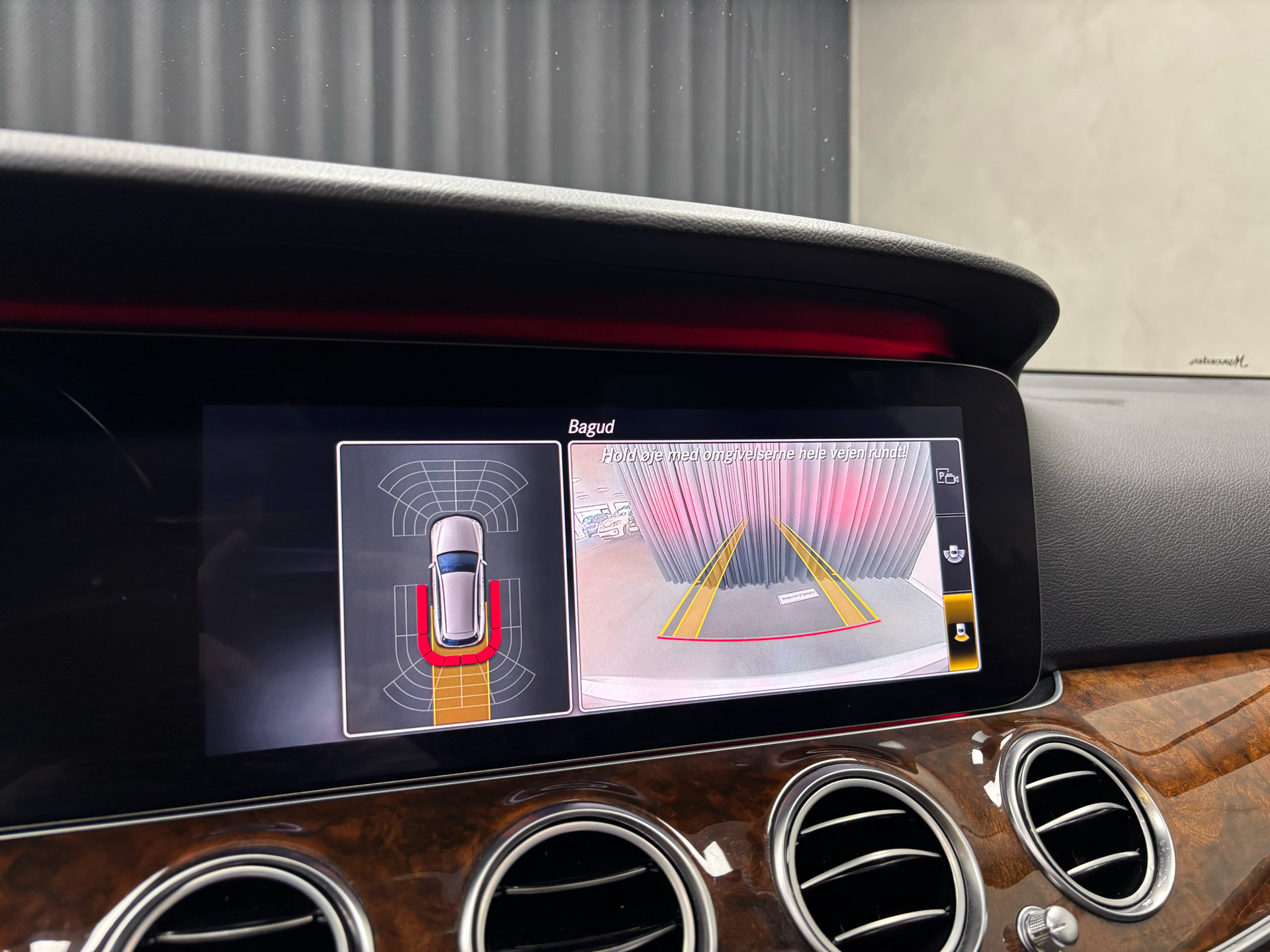 Sølv Mercedes E300 de fra 2019