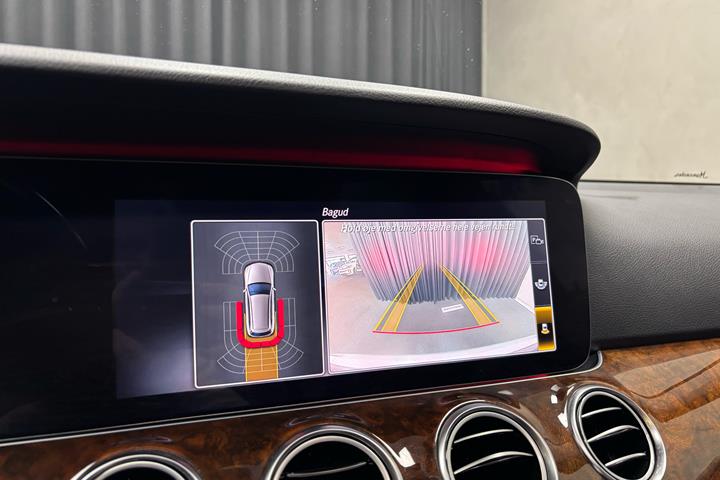 Sølv Mercedes E300 de fra 2019