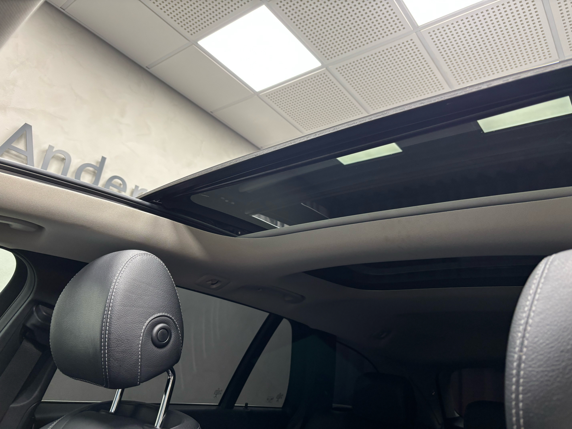 Sølv Mercedes E300 de fra 2019