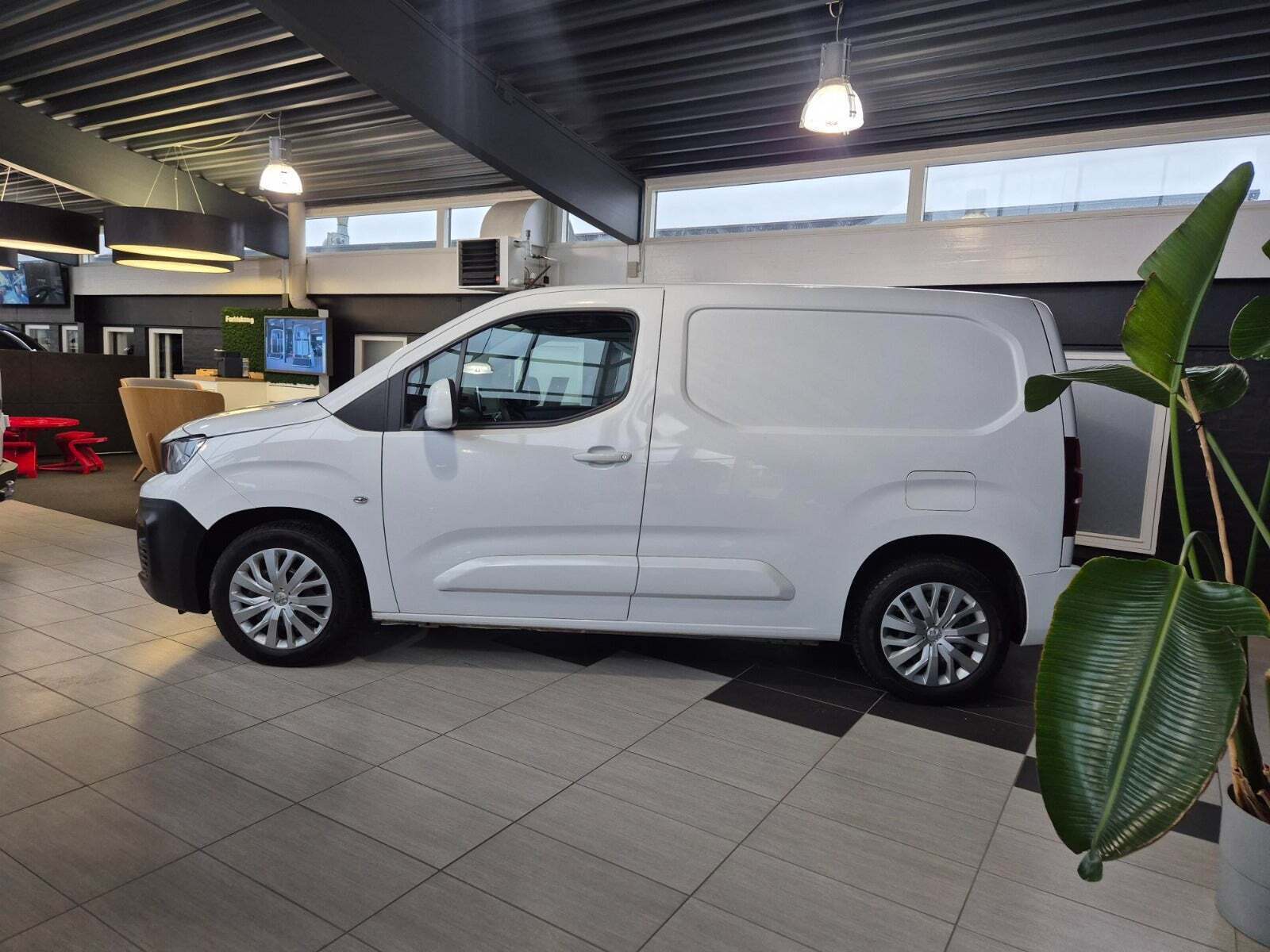 Peugeot Partner 1,5 BlueHDi 130 L1V1 Ultimate EAT8 Van