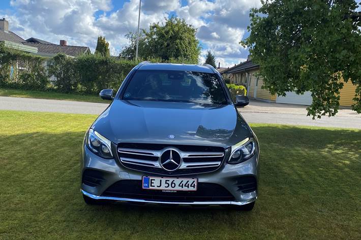 Grå Mercedes GLC fra 2016
