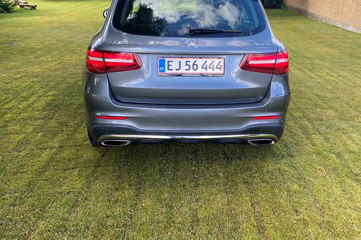 Grå Mercedes GLC fra 2016