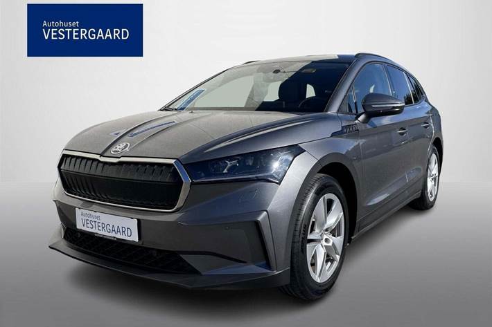 Grå Skoda Enyaq fra 2023 set udefra