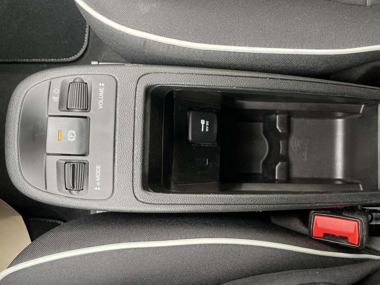 Hvid Fiat 500e fra 2023