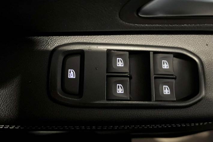 Orange Dacia Duster fra 2021